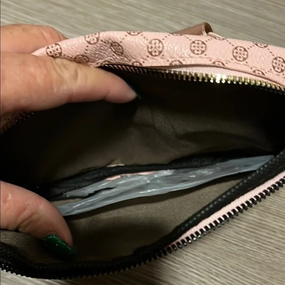 Stylish Pink Crossbody Bag - Picture 4 of 4